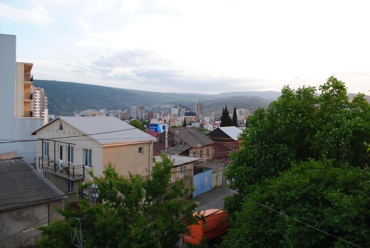 Family Guesthouse - Macharashvili Тбилиси Екстериор снимка