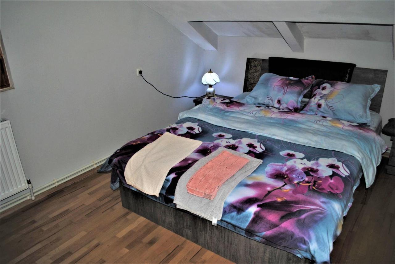 Family Guesthouse - Macharashvili Тбилиси Екстериор снимка