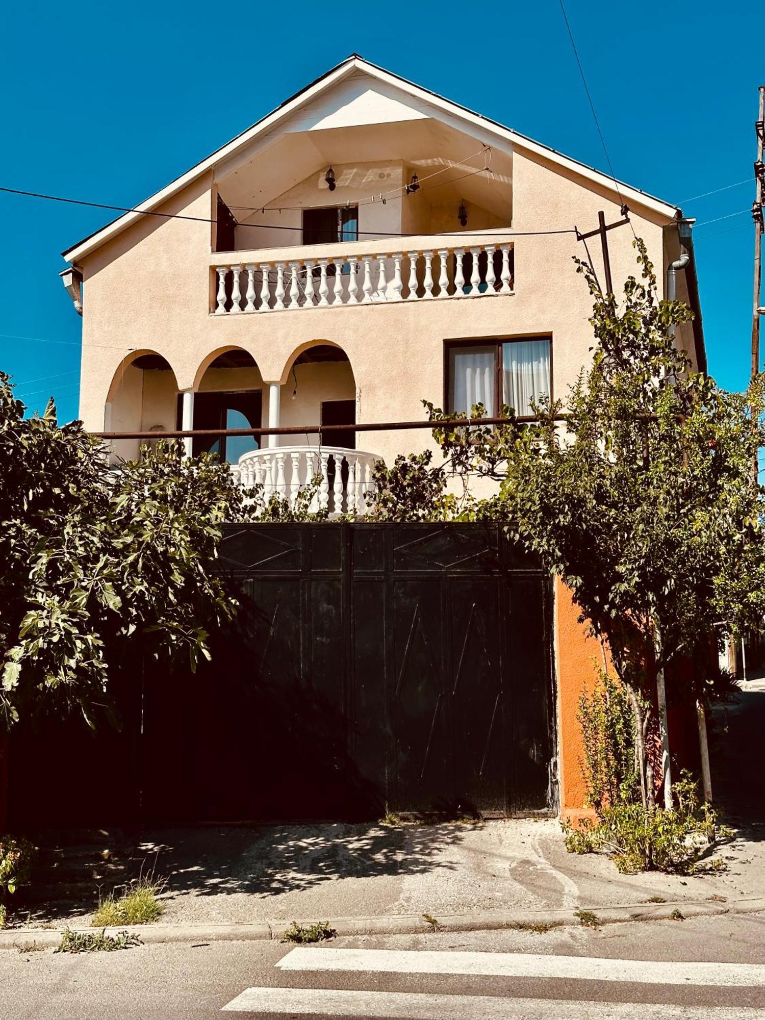 Family Guesthouse - Macharashvili Тбилиси Екстериор снимка