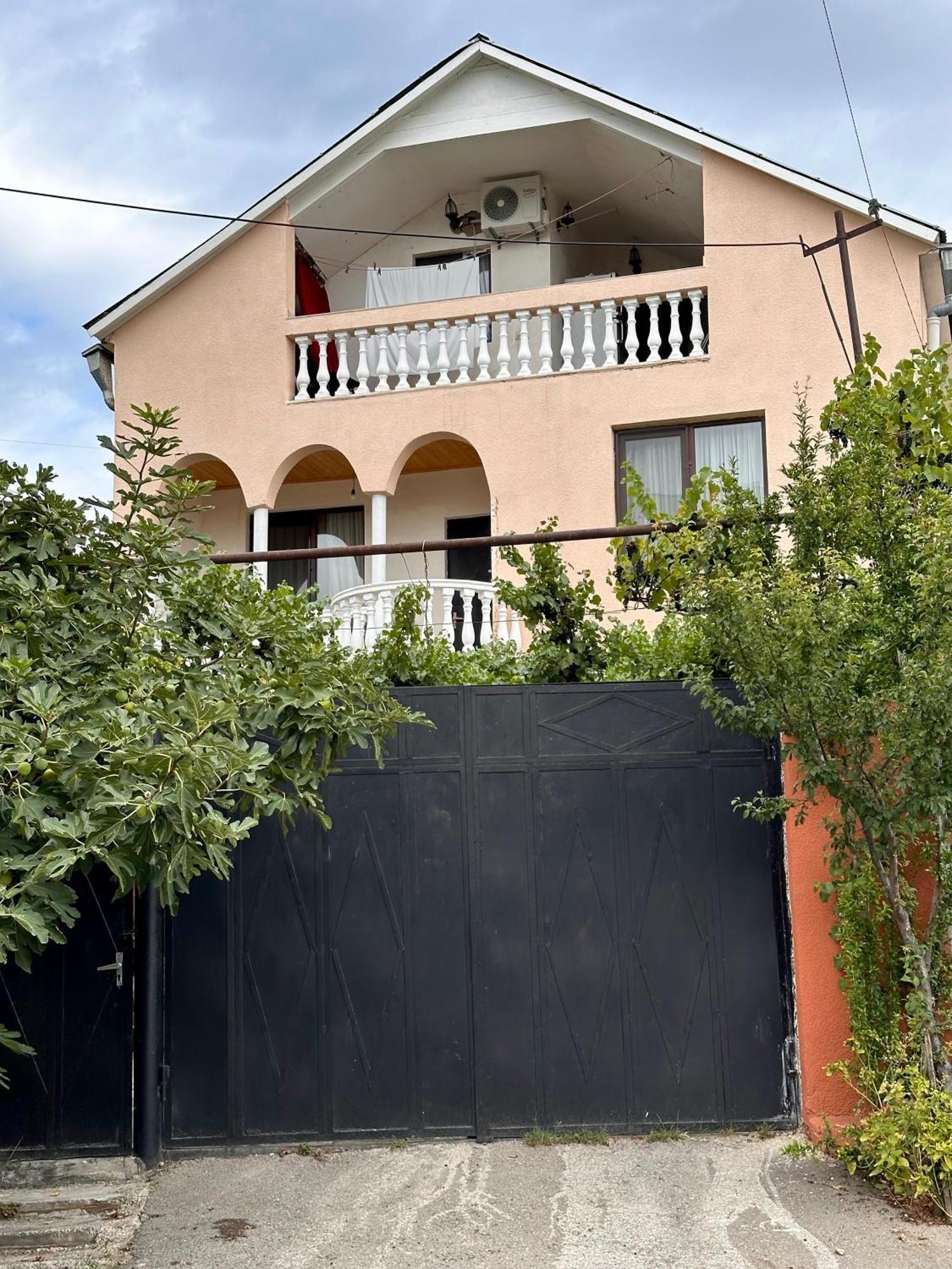Family Guesthouse - Macharashvili Тбилиси Екстериор снимка